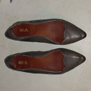 Mia Amari gray flats size 7.5